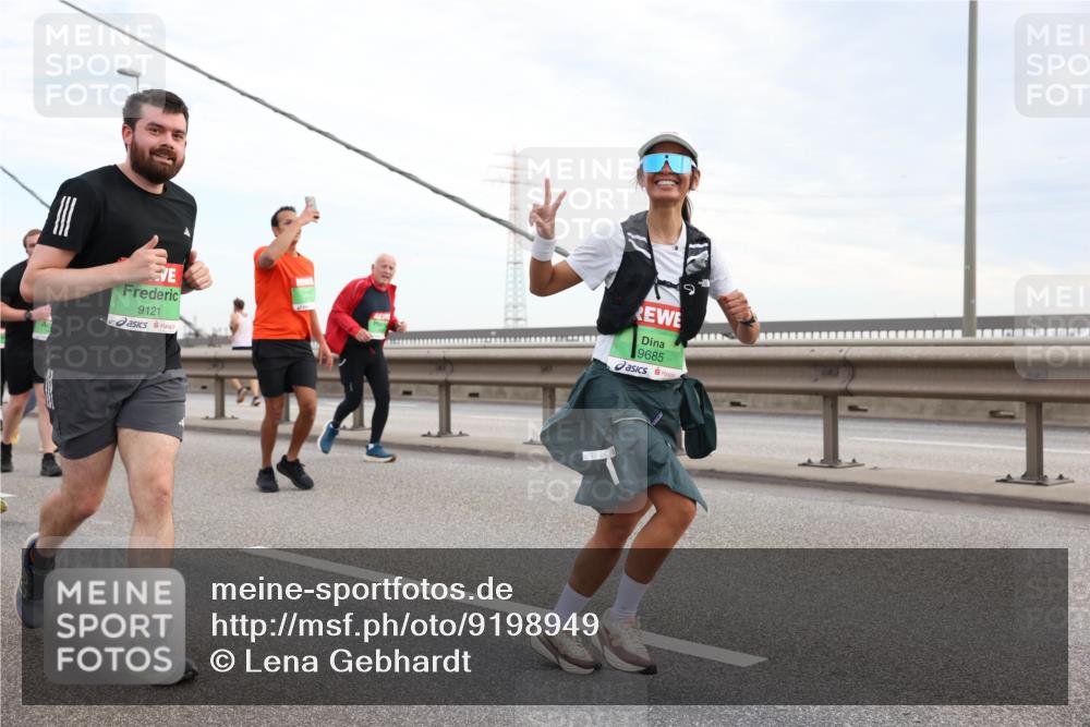 03.10.2025 - Köhlbrandbrückenlauf Lena Gebhardt http://msf.ph/oto/9198949 03.10.2025 15:36:35 Position 1 9121, 9685 meine-sportfotos.de