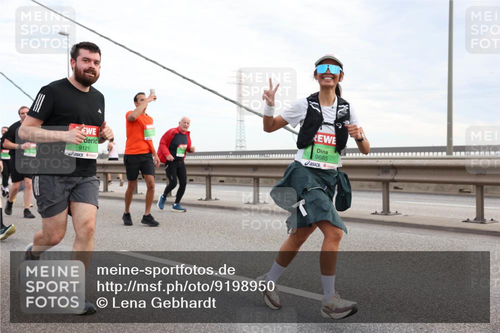 03.10.2025 - Köhlbrandbrückenlauf Lena Gebhardt http://msf.ph/oto/9198950 03.10.2025 15:36:35 Position 1 9121, 9685 meine-sportfotos.de