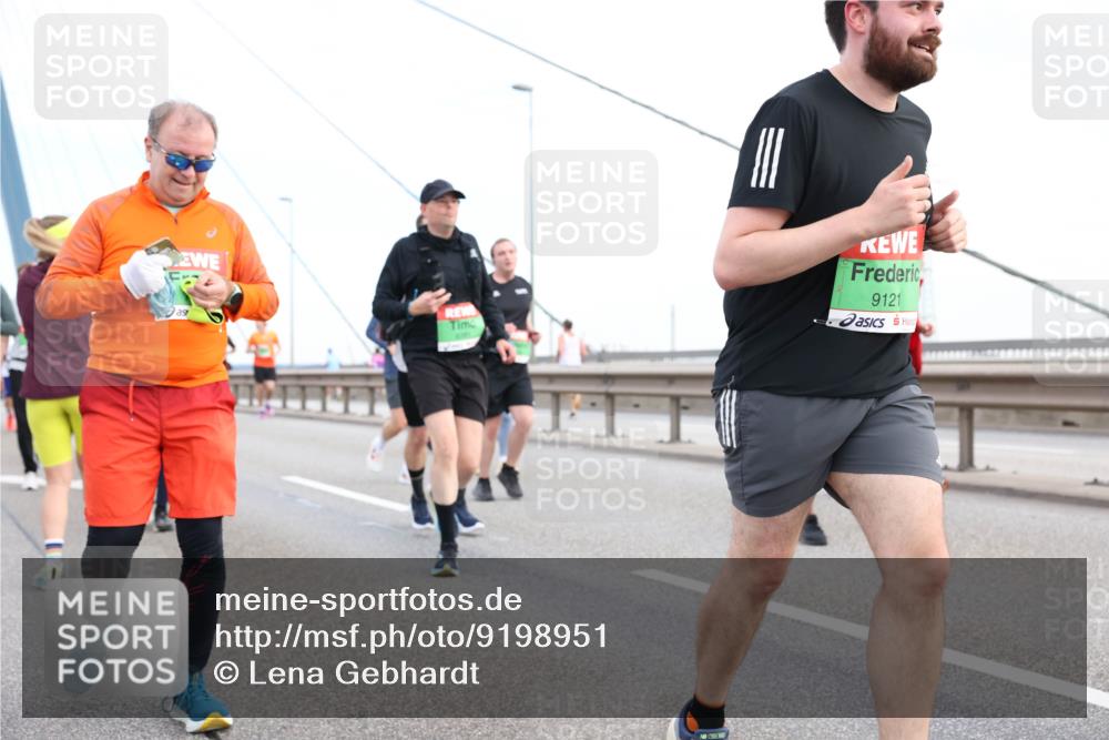 03.10.2025 - Köhlbrandbrückenlauf Lena Gebhardt http://msf.ph/oto/9198951 03.10.2025 15:36:35 Position 1 9121 meine-sportfotos.de