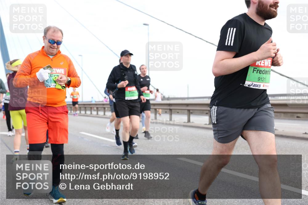 03.10.2025 - Köhlbrandbrückenlauf Lena Gebhardt http://msf.ph/oto/9198952 03.10.2025 15:36:36 Position 1 9121 meine-sportfotos.de