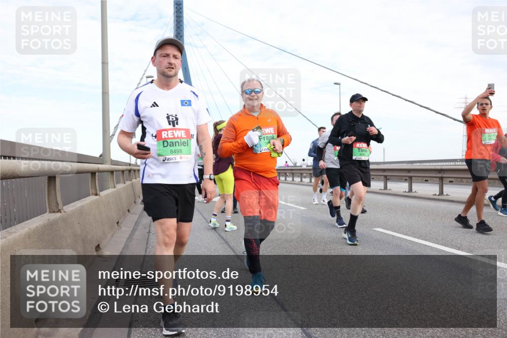 03.10.2025 - Köhlbrandbrückenlauf Lena Gebhardt http://msf.ph/oto/9198954 03.10.2025 15:36:36 Position 1 8498, 70 meine-sportfotos.de