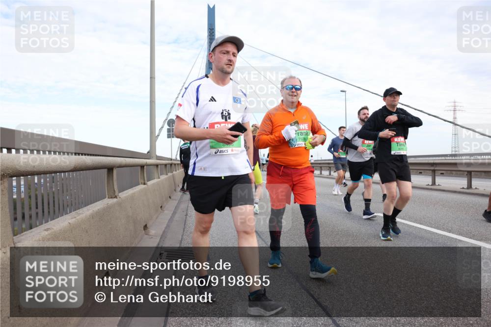 03.10.2025 - Köhlbrandbrückenlauf Lena Gebhardt http://msf.ph/oto/9198955 03.10.2025 15:36:36 Position 1 7979, 8383 meine-sportfotos.de