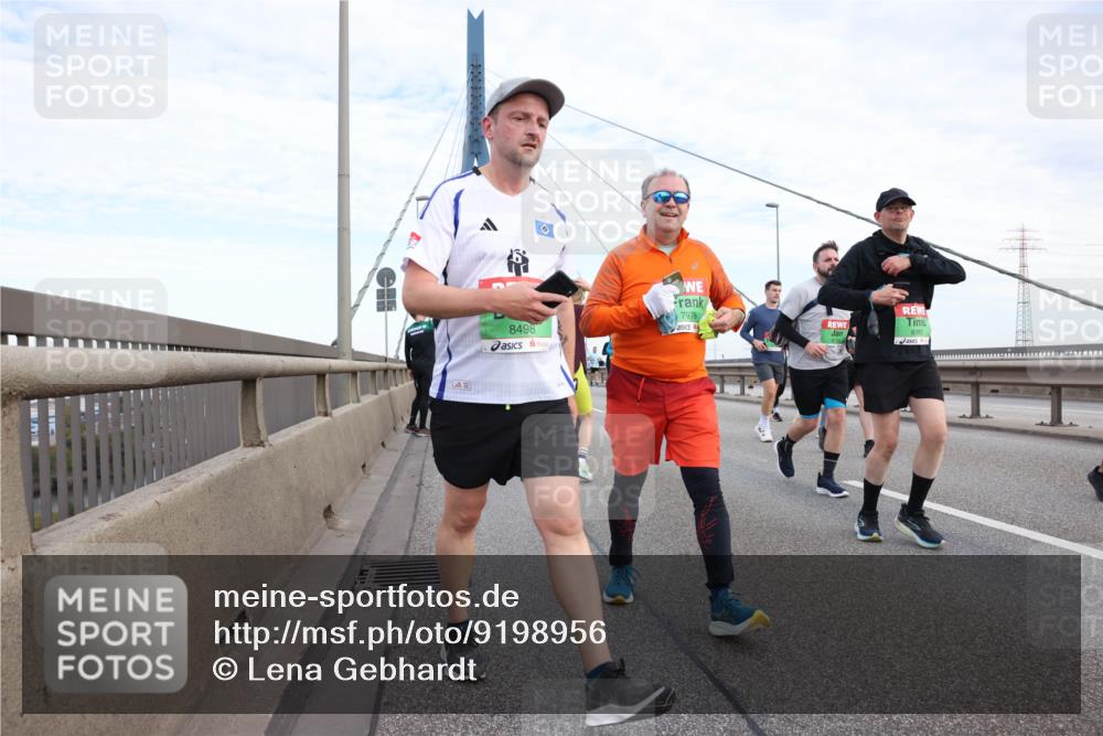 03.10.2025 - Köhlbrandbrückenlauf Lena Gebhardt http://msf.ph/oto/9198956 03.10.2025 15:36:36 Position 1 8498, 7979, 8383 meine-sportfotos.de