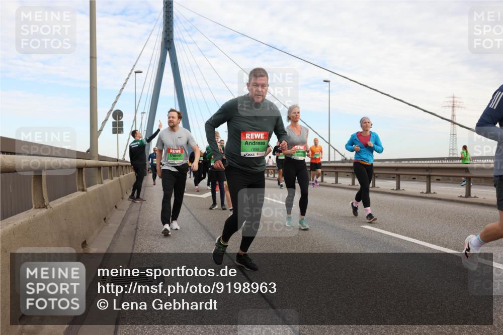 03.10.2025 - Köhlbrandbrückenlauf Lena Gebhardt http://msf.ph/oto/9198963 03.10.2025 15:36:39 Position 1 7899 meine-sportfotos.de