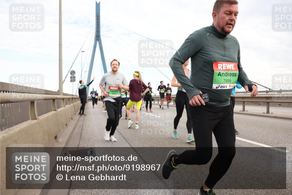 03.10.2025 - Köhlbrandbrückenlauf Lena Gebhardt http://msf.ph/oto/9198967 03.10.2025 15:36:40 Position 1 7899 meine-sportfotos.de