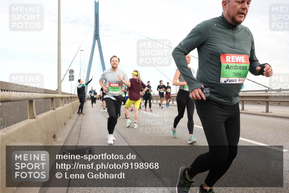03.10.2025 - Köhlbrandbrückenlauf Lena Gebhardt http://msf.ph/oto/9198968 03.10.2025 15:36:40 Position 1 7899 meine-sportfotos.de