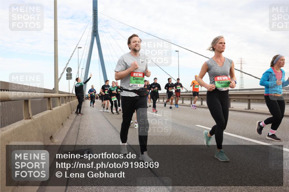 03.10.2025 - Köhlbrandbrückenlauf Lena Gebhardt http://msf.ph/oto/9198969 03.10.2025 15:36:40 Position 1 8288, 8644 meine-sportfotos.de