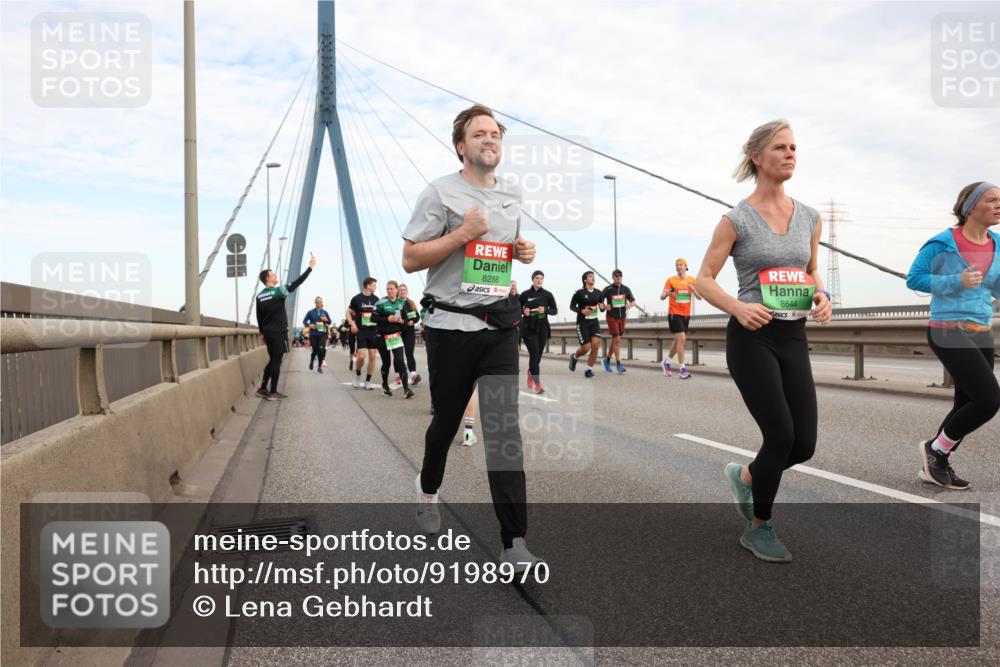 03.10.2025 - Köhlbrandbrückenlauf Lena Gebhardt http://msf.ph/oto/9198970 03.10.2025 15:36:41 Position 1 8288, 8644 meine-sportfotos.de