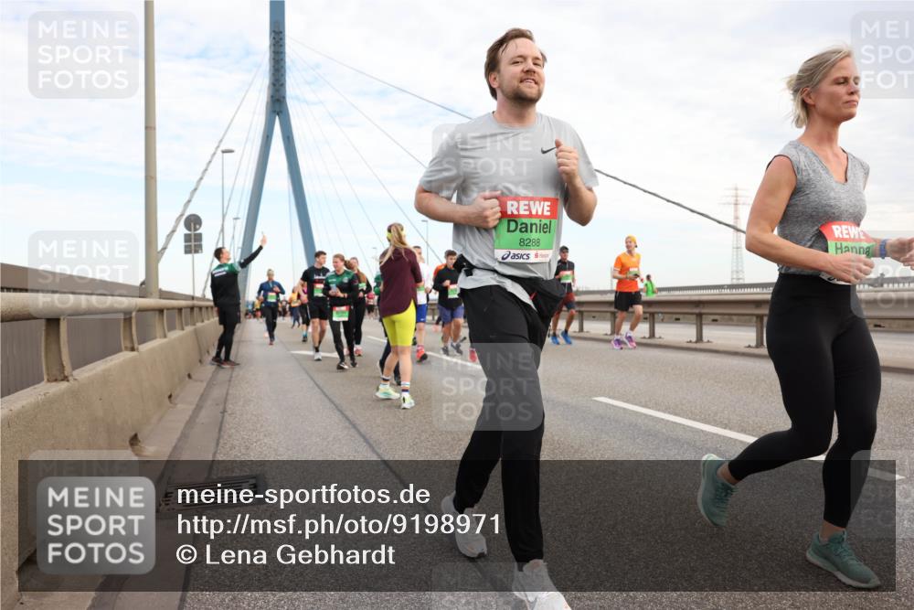 03.10.2025 - Köhlbrandbrückenlauf Lena Gebhardt http://msf.ph/oto/9198971 03.10.2025 15:36:41 Position 1 8288 meine-sportfotos.de
