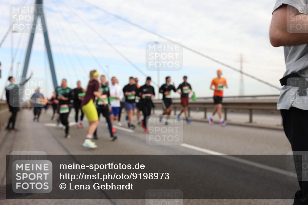 03.10.2025 - Köhlbrandbrückenlauf Lena Gebhardt http://msf.ph/oto/9198973 03.10.2025 15:36:41 Position 1  meine-sportfotos.de