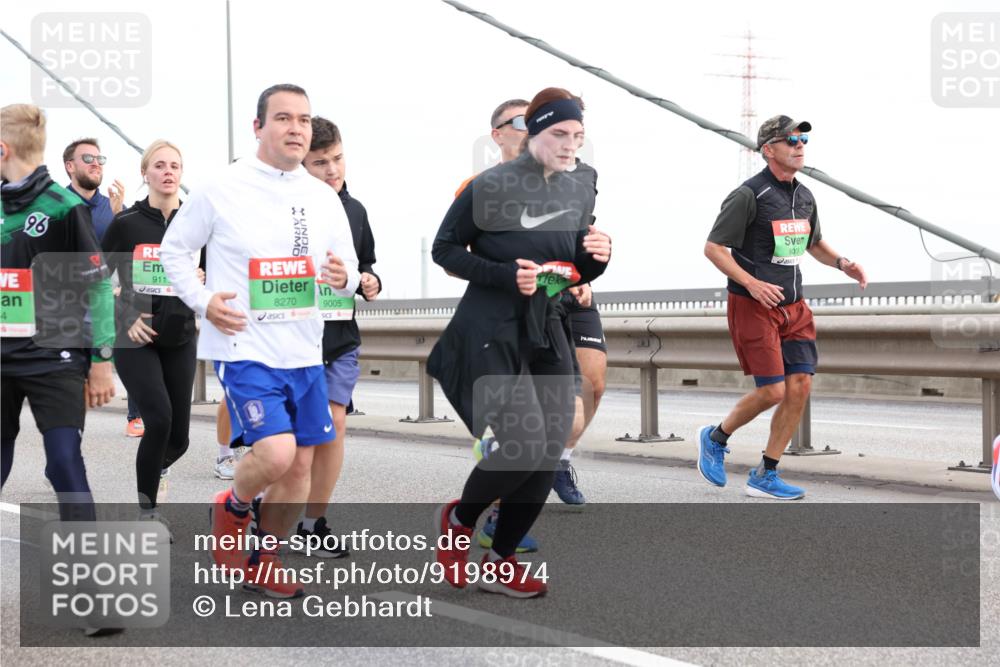 03.10.2025 - Köhlbrandbrückenlauf Lena Gebhardt http://msf.ph/oto/9198974 03.10.2025 15:36:43 Position 1 4, 96, 911, 8270, 9005, 9003 meine-sportfotos.de