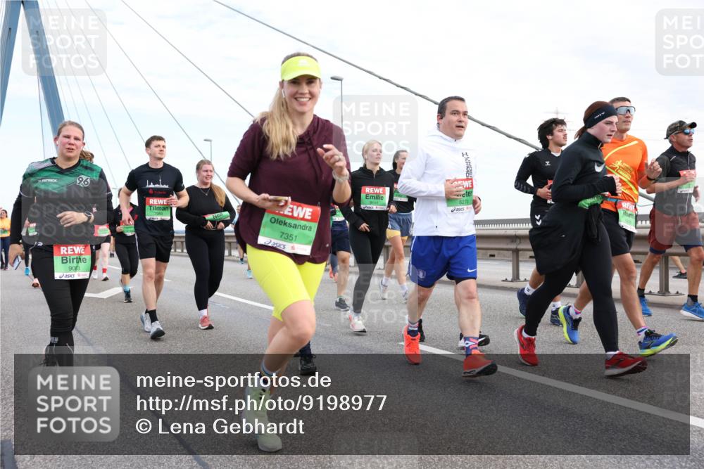 03.10.2025 - Köhlbrandbrückenlauf Lena Gebhardt http://msf.ph/oto/9198977 03.10.2025 15:36:43 Position 1 96, 7969, 9063, 7351, 9111, 8270 meine-sportfotos.de
