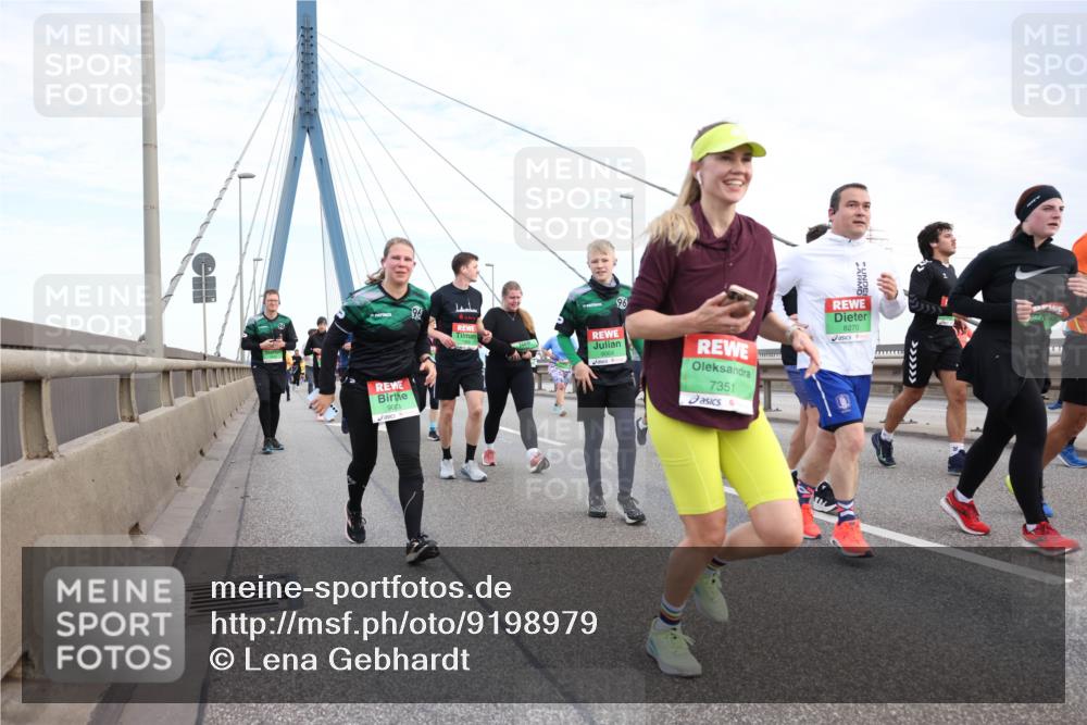03.10.2025 - Köhlbrandbrückenlauf Lena Gebhardt http://msf.ph/oto/9198979 03.10.2025 15:36:43 Position 1 903, 96, 96, 7351, 8270 meine-sportfotos.de