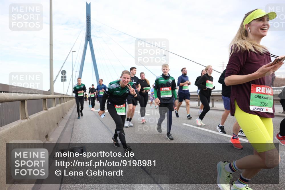 03.10.2025 - Köhlbrandbrückenlauf Lena Gebhardt http://msf.ph/oto/9198981 03.10.2025 15:36:44 Position 1 908, 96, 7351 meine-sportfotos.de