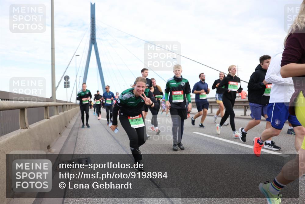 03.10.2025 - Köhlbrandbrückenlauf Lena Gebhardt http://msf.ph/oto/9198984 03.10.2025 15:36:44 Position 1 903, 96 meine-sportfotos.de