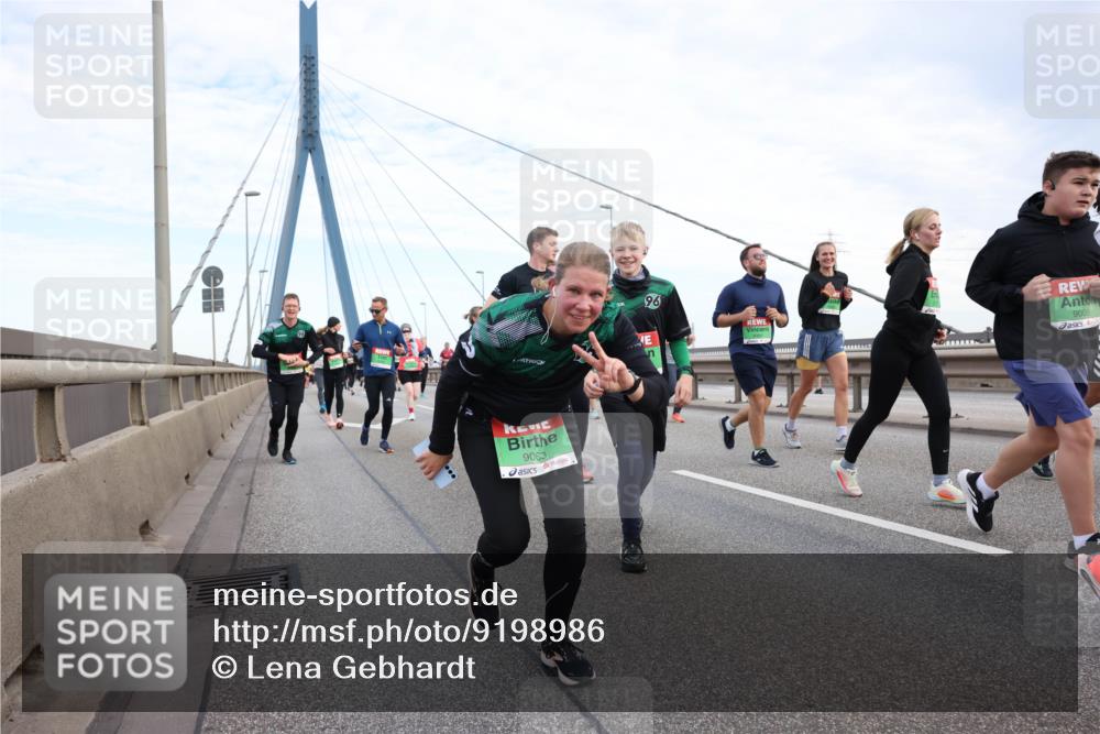 03.10.2025 - Köhlbrandbrückenlauf Lena Gebhardt http://msf.ph/oto/9198986 03.10.2025 15:36:44 Position 1 9005, 96, 9063 meine-sportfotos.de