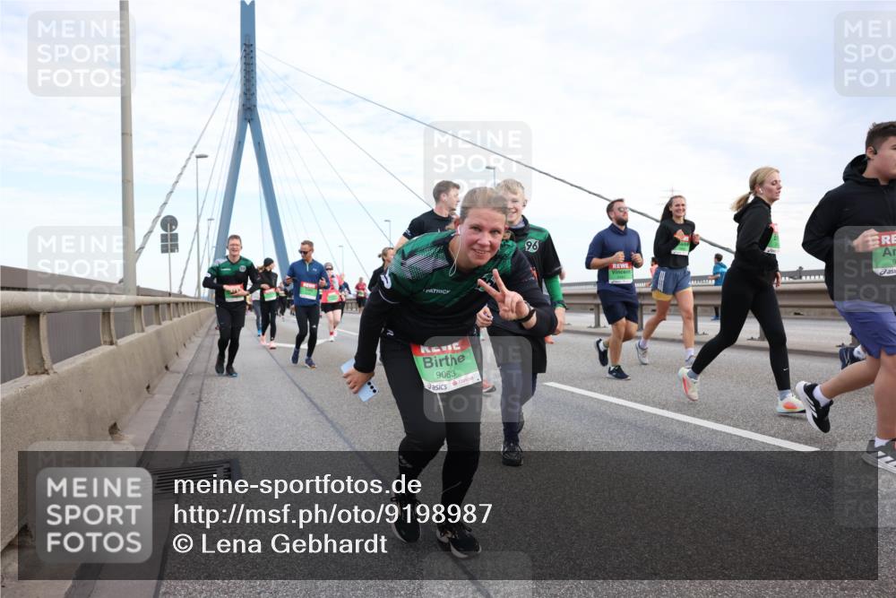 03.10.2025 - Köhlbrandbrückenlauf Lena Gebhardt http://msf.ph/oto/9198987 03.10.2025 15:36:44 Position 1 9063, 96, 9 meine-sportfotos.de
