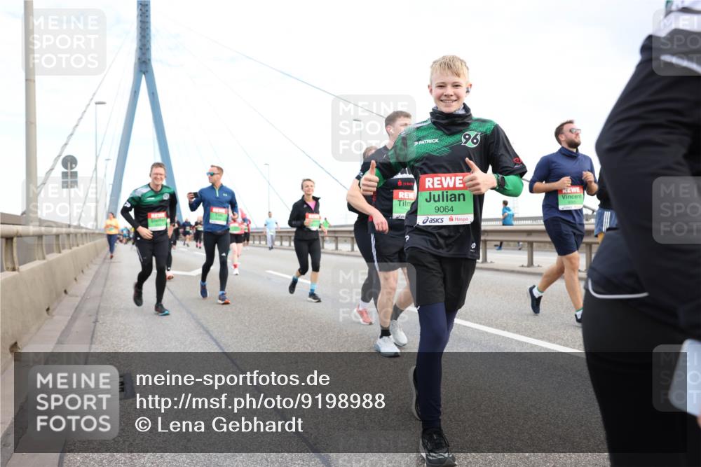 03.10.2025 - Köhlbrandbrückenlauf Lena Gebhardt http://msf.ph/oto/9198988 03.10.2025 15:36:45 Position 1 25, 96, 9064 meine-sportfotos.de