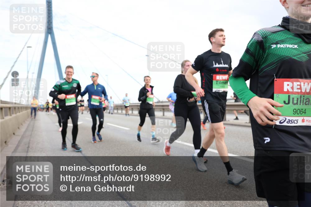 03.10.2025 - Köhlbrandbrückenlauf Lena Gebhardt http://msf.ph/oto/9198992 03.10.2025 15:36:46 Position 1 25, 9064 meine-sportfotos.de