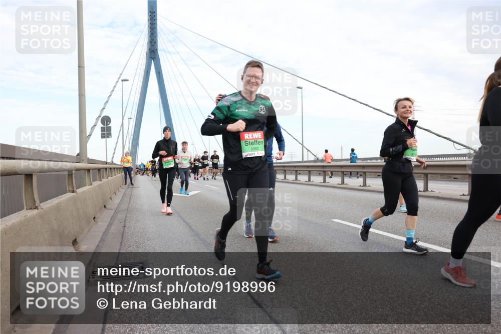 03.10.2025 - Köhlbrandbrückenlauf Lena Gebhardt http://msf.ph/oto/9198996 03.10.2025 15:36:46 Position 1 96, 9062 meine-sportfotos.de