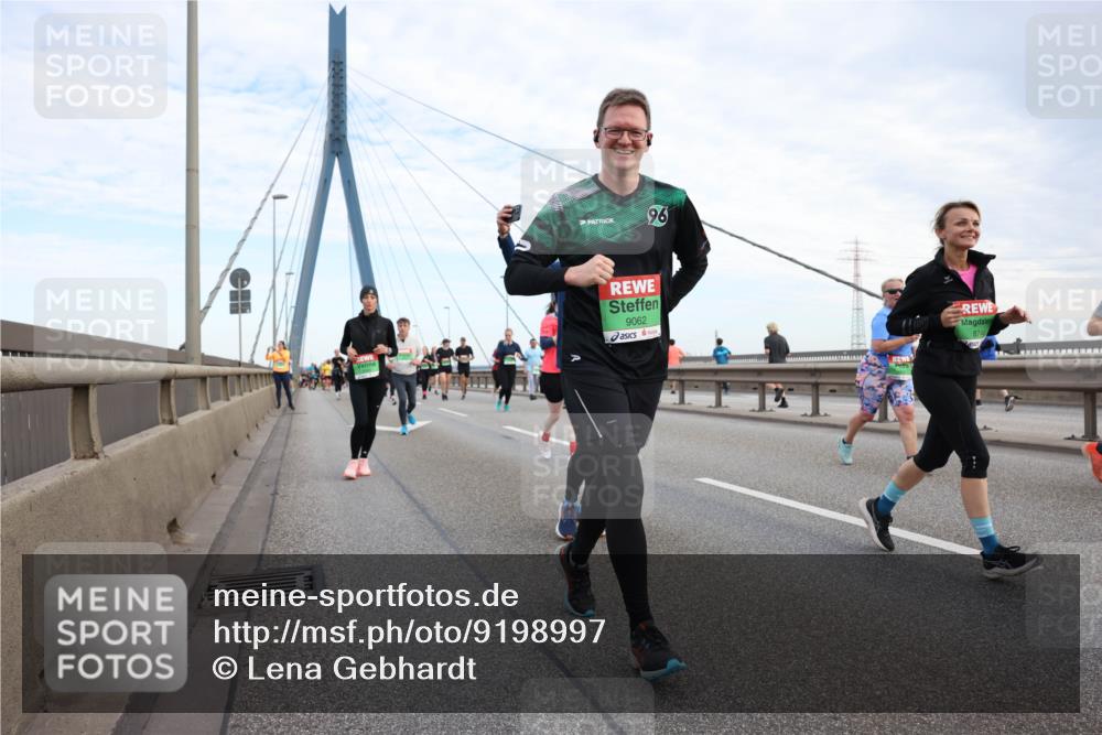 03.10.2025 - Köhlbrandbrückenlauf Lena Gebhardt http://msf.ph/oto/9198997 03.10.2025 15:36:47 Position 1 96, 9062, 8744 meine-sportfotos.de