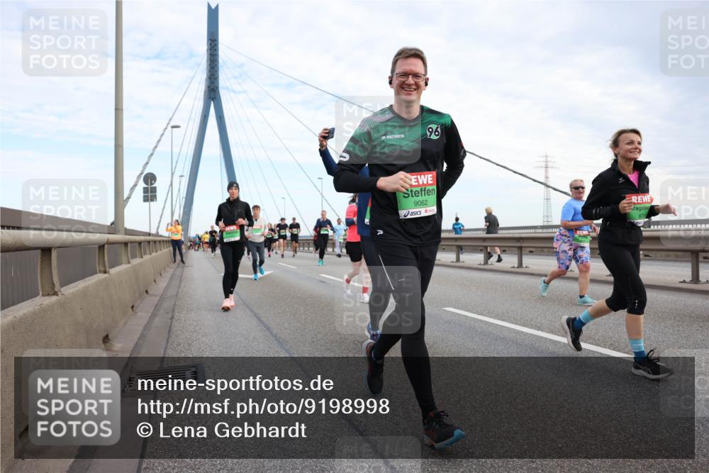 03.10.2025 - Köhlbrandbrückenlauf Lena Gebhardt http://msf.ph/oto/9198998 03.10.2025 15:36:47 Position 1 96, 9062, 874 meine-sportfotos.de
