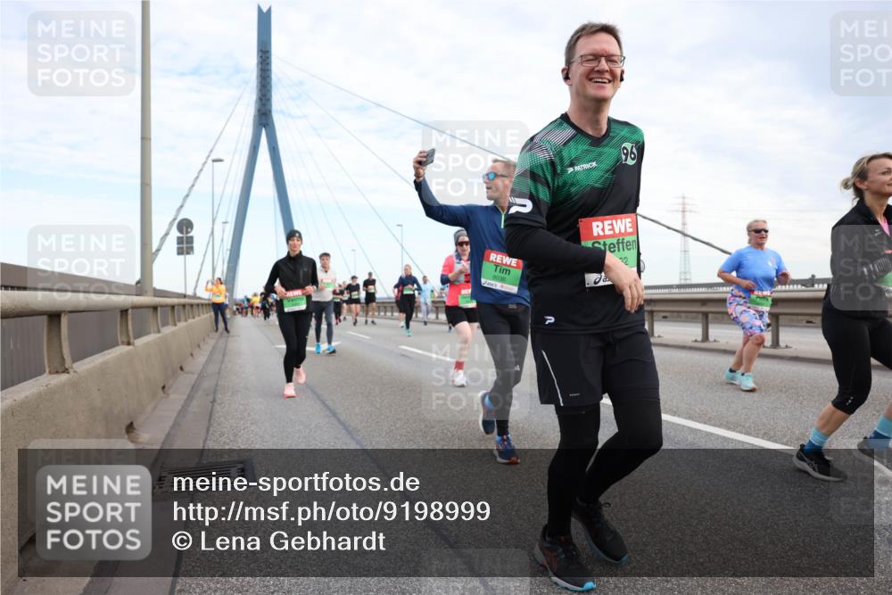 03.10.2025 - Köhlbrandbrückenlauf Lena Gebhardt http://msf.ph/oto/9198999 03.10.2025 15:36:47 Position 1 96, 8036, 2 meine-sportfotos.de