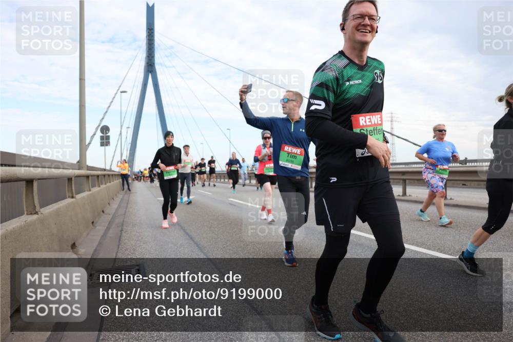 03.10.2025 - Köhlbrandbrückenlauf Lena Gebhardt http://msf.ph/oto/9199000 03.10.2025 15:36:47 Position 1 8036, 96 meine-sportfotos.de
