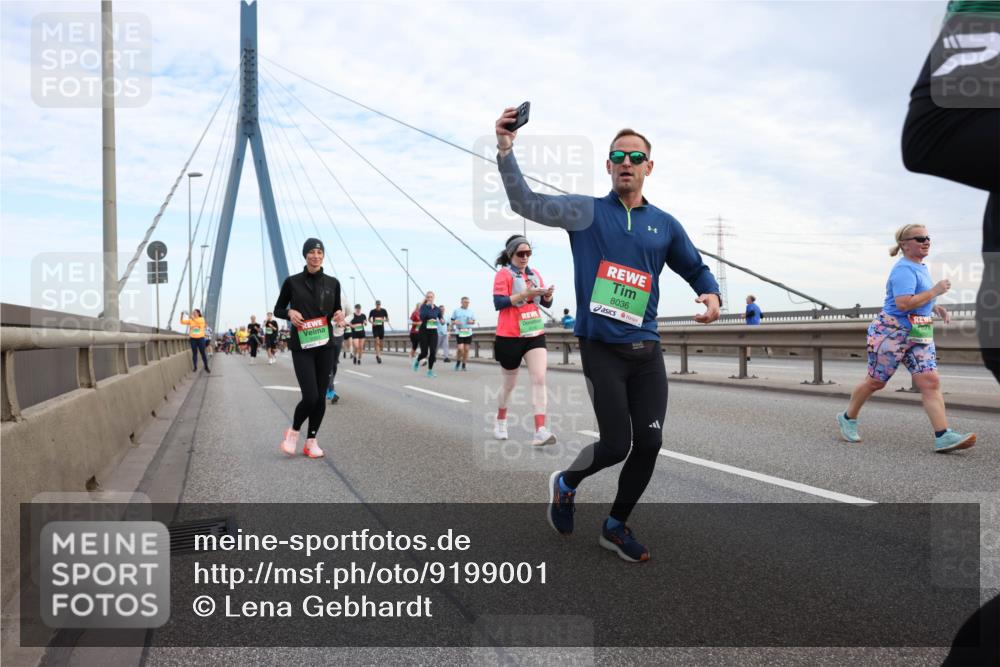 03.10.2025 - Köhlbrandbrückenlauf Lena Gebhardt http://msf.ph/oto/9199001 03.10.2025 15:36:47 Position 1 8036 meine-sportfotos.de