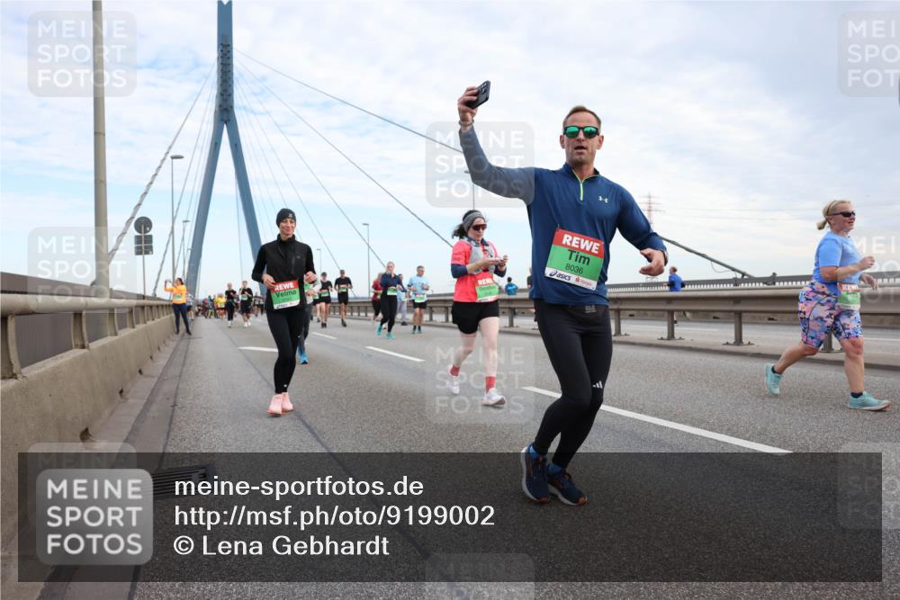 03.10.2025 - Köhlbrandbrückenlauf Lena Gebhardt http://msf.ph/oto/9199002 03.10.2025 15:36:47 Position 1 8036 meine-sportfotos.de