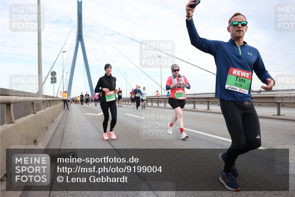 03.10.2025 - Köhlbrandbrückenlauf Lena Gebhardt http://msf.ph/oto/9199004 03.10.2025 15:36:48 Position 1 8036 meine-sportfotos.de