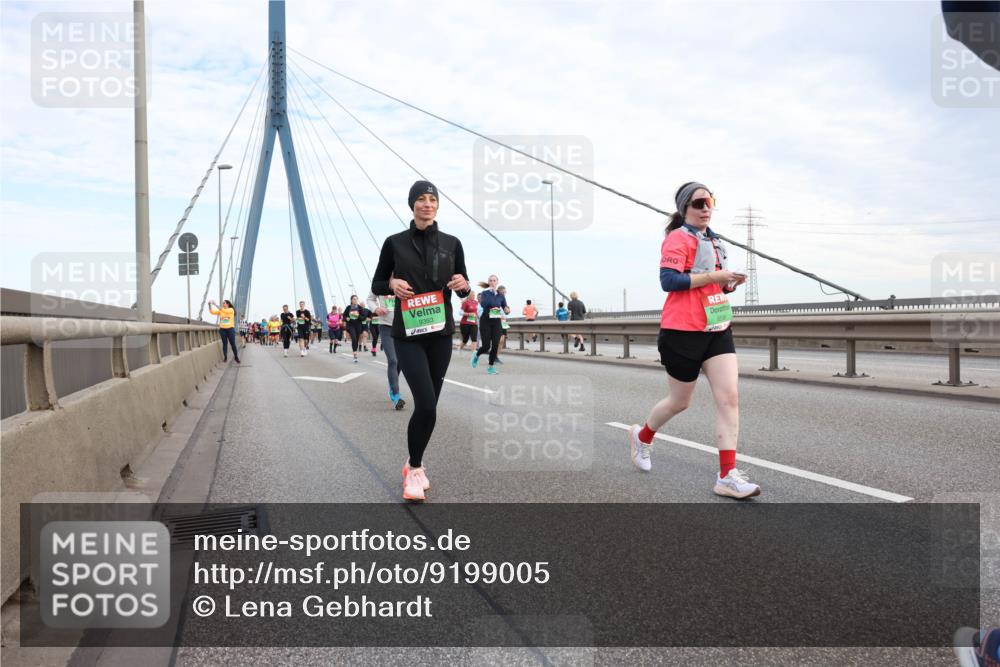 03.10.2025 - Köhlbrandbrückenlauf Lena Gebhardt http://msf.ph/oto/9199005 03.10.2025 15:36:48 Position 1 9393 meine-sportfotos.de