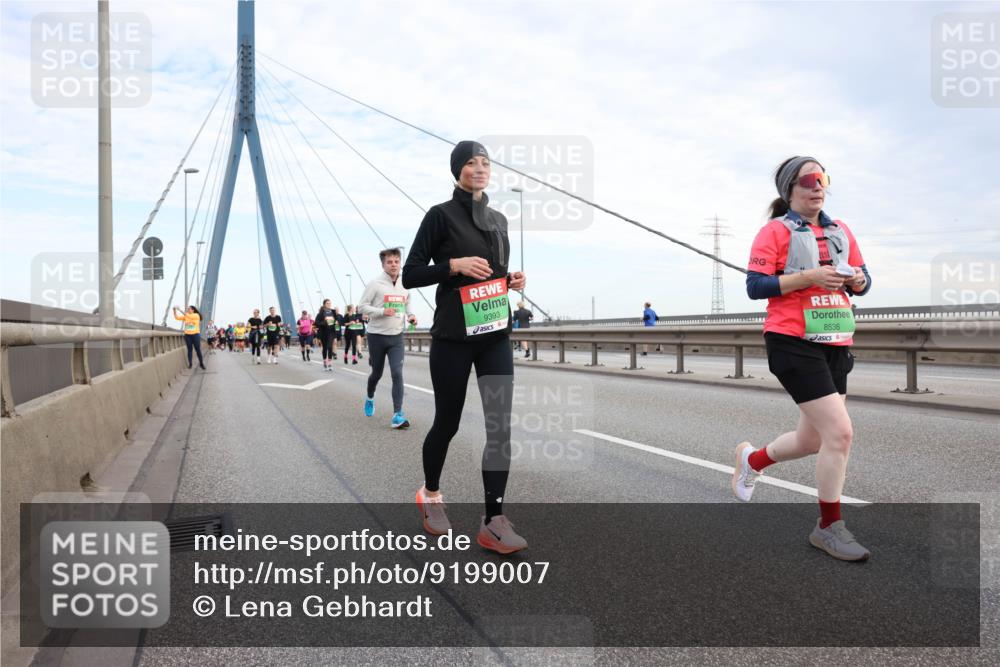 03.10.2025 - Köhlbrandbrückenlauf Lena Gebhardt http://msf.ph/oto/9199007 03.10.2025 15:36:48 Position 1 9393, 8536 meine-sportfotos.de