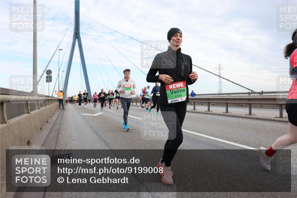 03.10.2025 - Köhlbrandbrückenlauf Lena Gebhardt http://msf.ph/oto/9199008 03.10.2025 15:36:49 Position 1 9393 meine-sportfotos.de