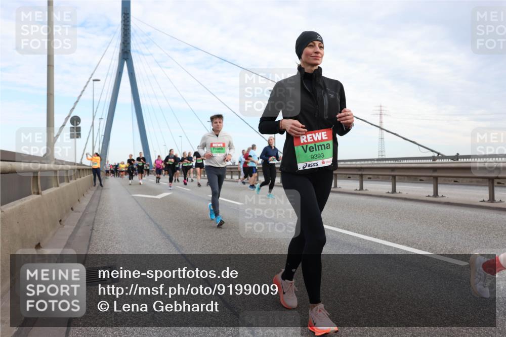 03.10.2025 - Köhlbrandbrückenlauf Lena Gebhardt http://msf.ph/oto/9199009 03.10.2025 15:36:49 Position 1 9393 meine-sportfotos.de