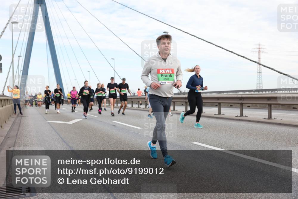 03.10.2025 - Köhlbrandbrückenlauf Lena Gebhardt http://msf.ph/oto/9199012 03.10.2025 15:36:50 Position 1 8662 meine-sportfotos.de