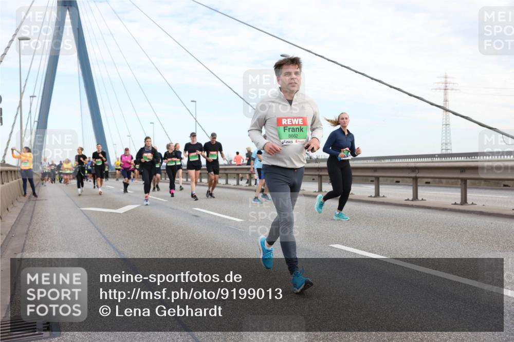 03.10.2025 - Köhlbrandbrückenlauf Lena Gebhardt http://msf.ph/oto/9199013 03.10.2025 15:36:50 Position 1 8662 meine-sportfotos.de