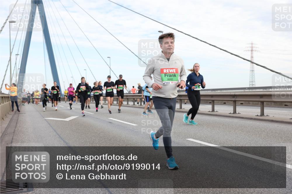 03.10.2025 - Köhlbrandbrückenlauf Lena Gebhardt http://msf.ph/oto/9199014 03.10.2025 15:36:50 Position 1 8662 meine-sportfotos.de