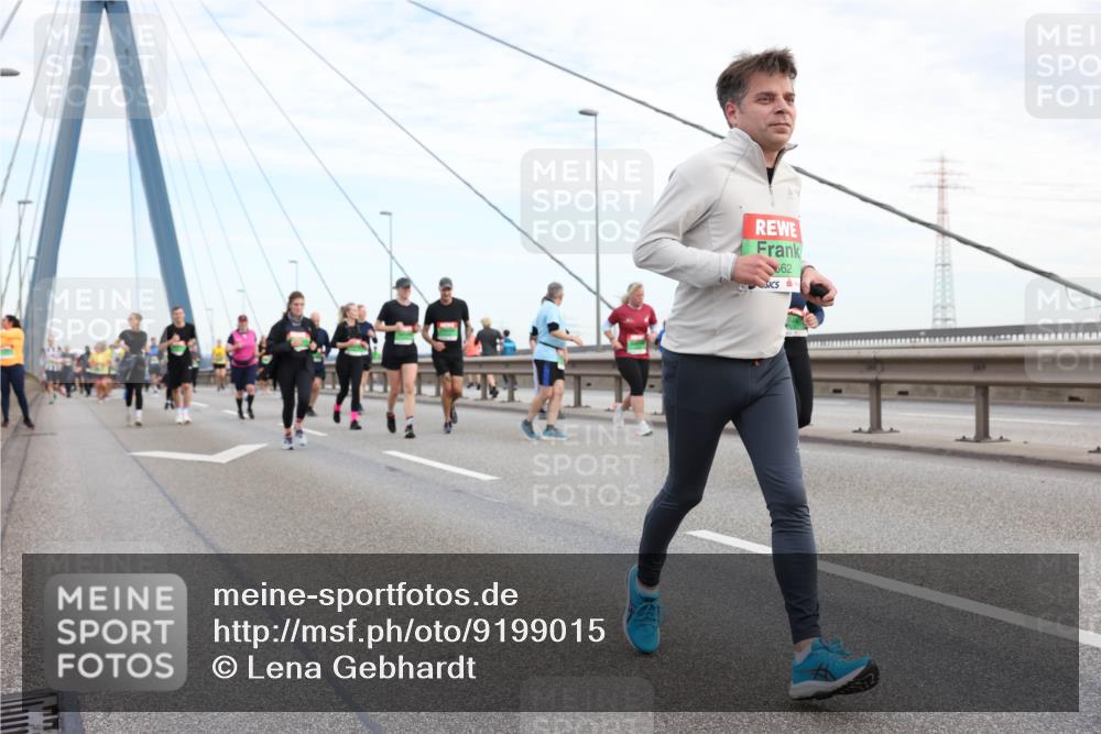 03.10.2025 - Köhlbrandbrückenlauf Lena Gebhardt http://msf.ph/oto/9199015 03.10.2025 15:36:50 Position 1 662 meine-sportfotos.de