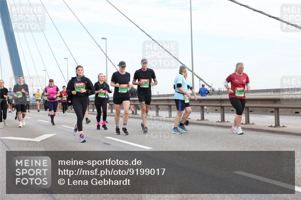03.10.2025 - Köhlbrandbrückenlauf Lena Gebhardt http://msf.ph/oto/9199017 03.10.2025 15:36:50 Position 1  meine-sportfotos.de
