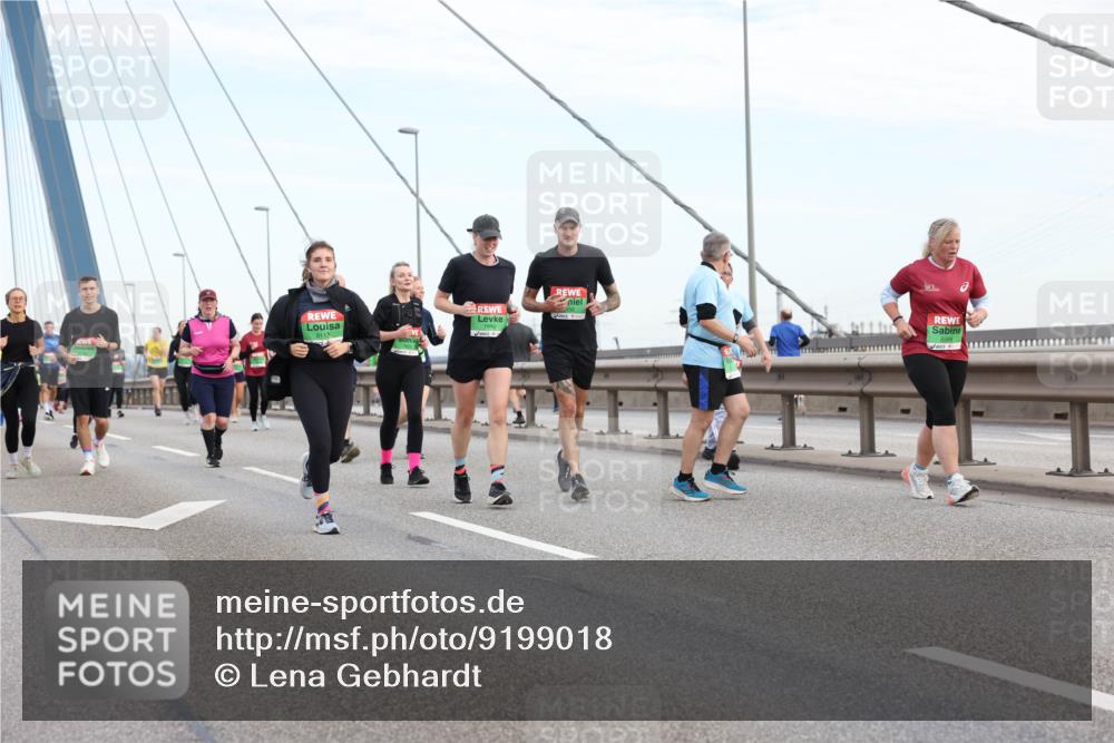 03.10.2025 - Köhlbrandbrückenlauf Lena Gebhardt http://msf.ph/oto/9199018 03.10.2025 15:36:51 Position 1 8112, 7970 meine-sportfotos.de
