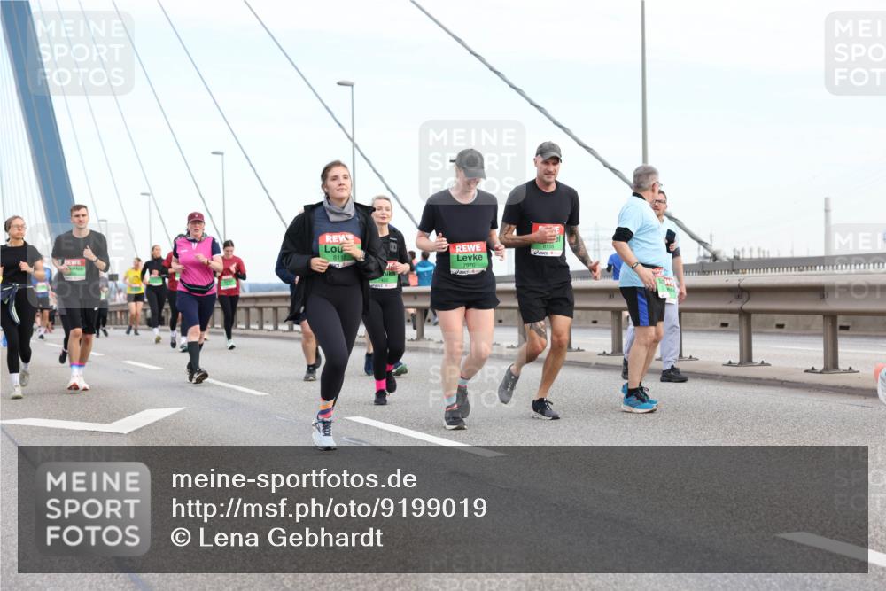 03.10.2025 - Köhlbrandbrückenlauf Lena Gebhardt http://msf.ph/oto/9199019 03.10.2025 15:36:51 Position 1 8115, 7970 meine-sportfotos.de