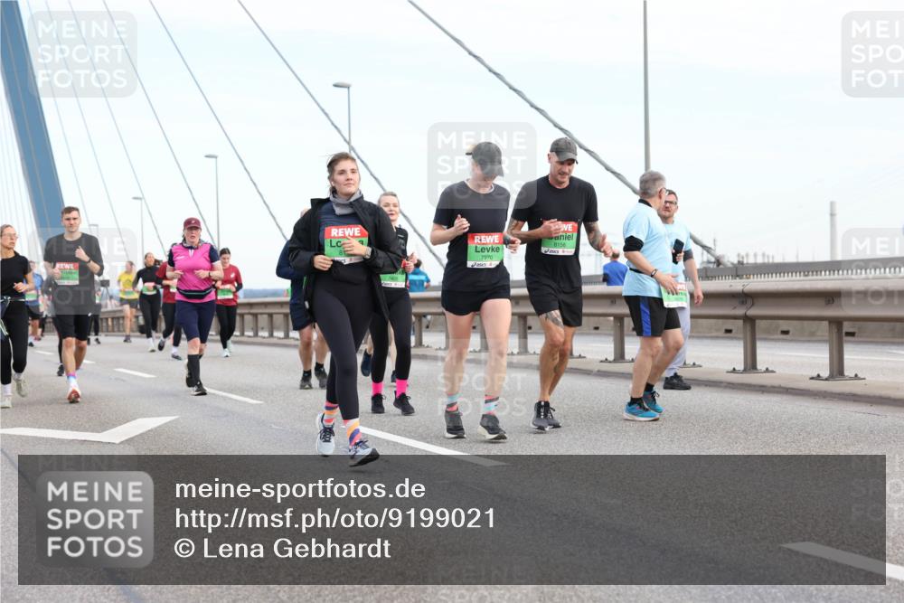 03.10.2025 - Köhlbrandbrückenlauf Lena Gebhardt http://msf.ph/oto/9199021 03.10.2025 15:36:51 Position 1 7405, 7970, 8156 meine-sportfotos.de