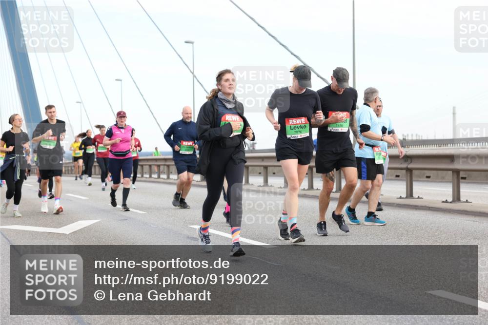 03.10.2025 - Köhlbrandbrückenlauf Lena Gebhardt http://msf.ph/oto/9199022 03.10.2025 15:36:52 Position 1 7970, 8156 meine-sportfotos.de