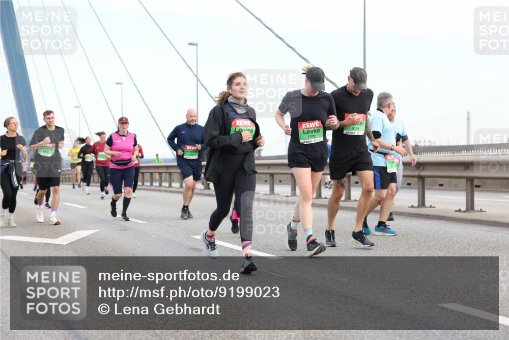 03.10.2025 - Köhlbrandbrückenlauf Lena Gebhardt http://msf.ph/oto/9199023 03.10.2025 15:36:52 Position 1 7970, 8156 meine-sportfotos.de