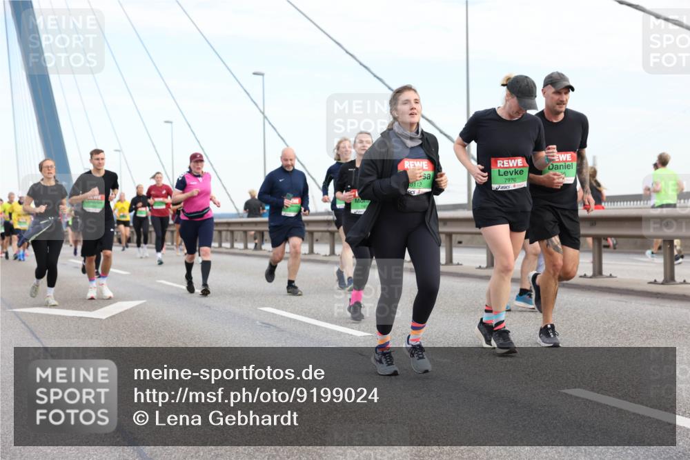 03.10.2025 - Köhlbrandbrückenlauf Lena Gebhardt http://msf.ph/oto/9199024 03.10.2025 15:36:52 Position 1 8112, 7970 meine-sportfotos.de