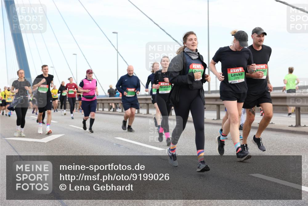 03.10.2025 - Köhlbrandbrückenlauf Lena Gebhardt http://msf.ph/oto/9199026 03.10.2025 15:36:52 Position 1 7405, 7970 meine-sportfotos.de