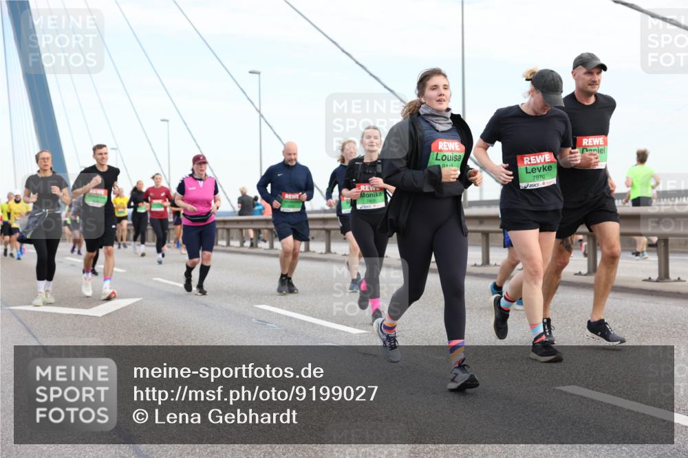 03.10.2025 - Köhlbrandbrückenlauf Lena Gebhardt http://msf.ph/oto/9199027 03.10.2025 15:36:52 Position 1 8110, 7970 meine-sportfotos.de