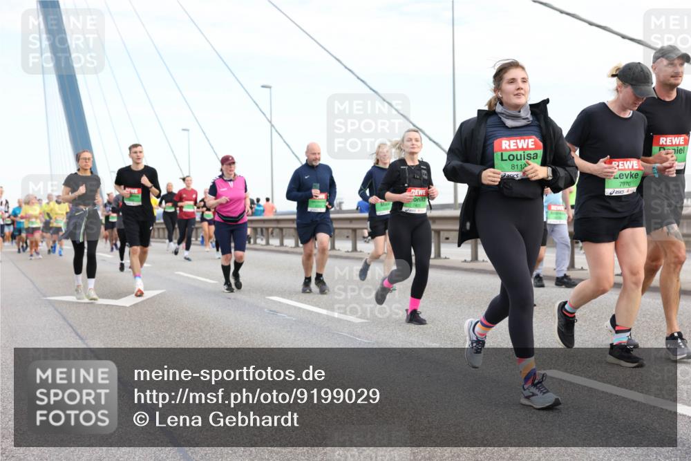 03.10.2025 - Köhlbrandbrückenlauf Lena Gebhardt http://msf.ph/oto/9199029 03.10.2025 15:36:53 Position 1 8112, 7970 meine-sportfotos.de