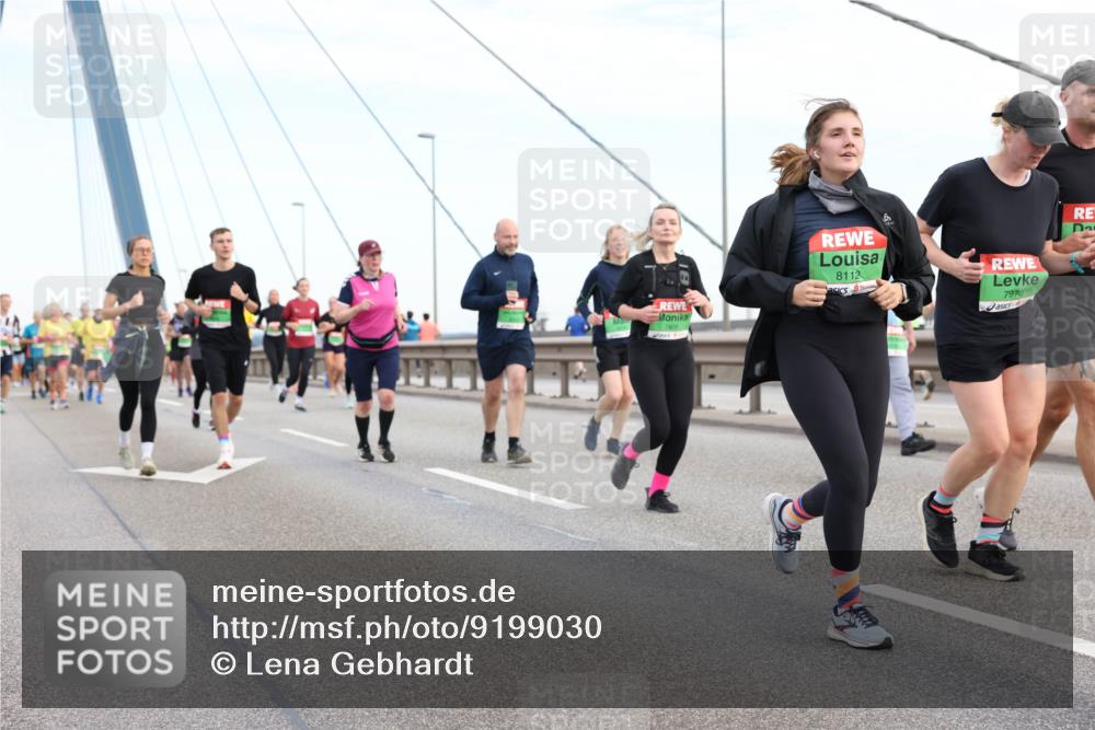 03.10.2025 - Köhlbrandbrückenlauf Lena Gebhardt http://msf.ph/oto/9199030 03.10.2025 15:36:53 Position 1 8112, 7970 meine-sportfotos.de